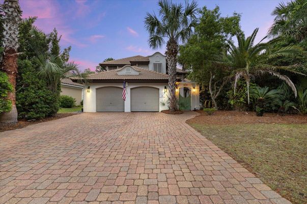 Attached, Exterior, Facade, Mediterranean