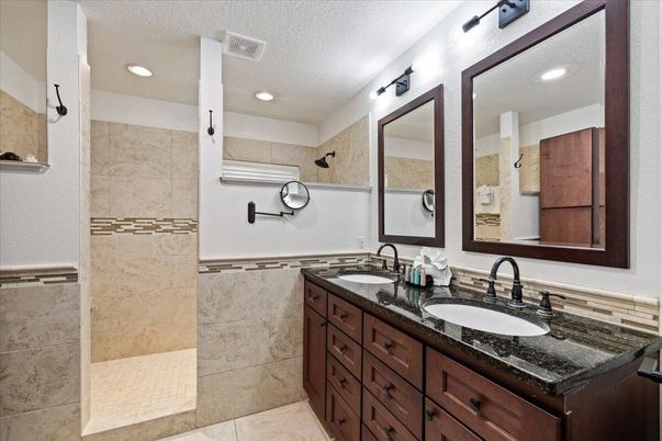Bathroom, Dual Sink Vanities, Interior, Recessed Lighting