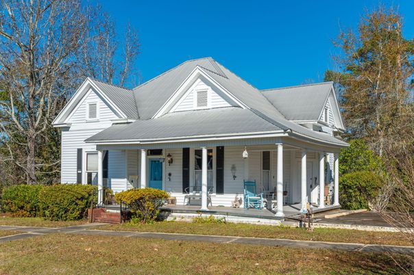 Exterior, Facade, Farmhouse