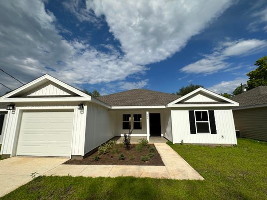Attached, Exterior, Facade, Ranch