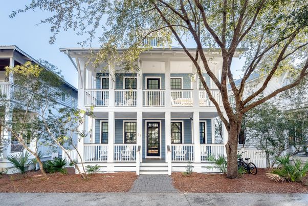 Exterior, Facade, American Foursquare
