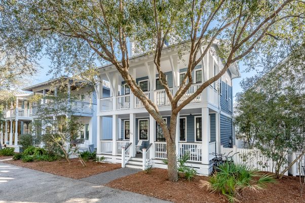 Exterior, Facade, American Foursquare