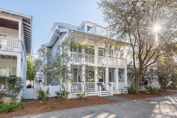 Exterior, Facade, American Foursquare