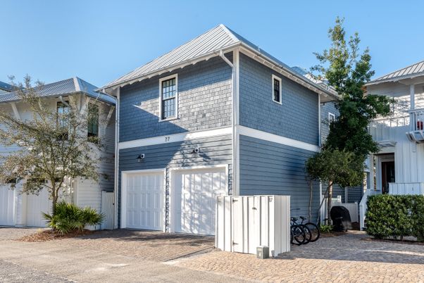 Attached, Exterior, Facade, None