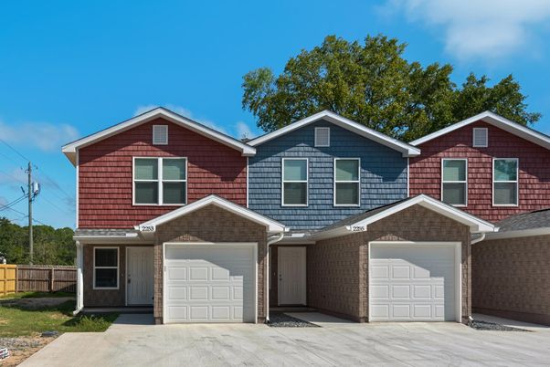 Attached, Exterior, Facade, American Craftsman