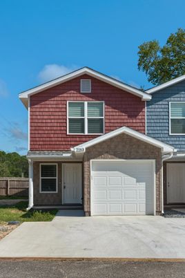 Attached, Exterior, Facade, American Craftsman
