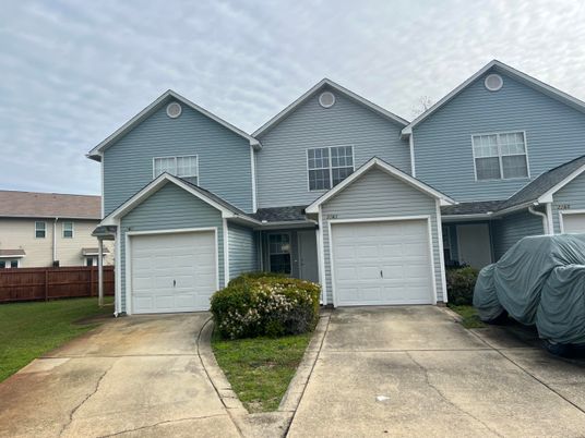 Attached, Exterior, Facade, American Craftsman