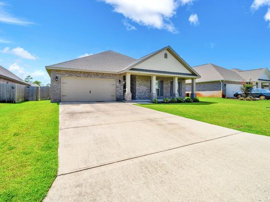Attached, Exterior, Facade, Ranch