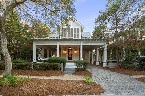 Exterior, Facade, American Foursquare