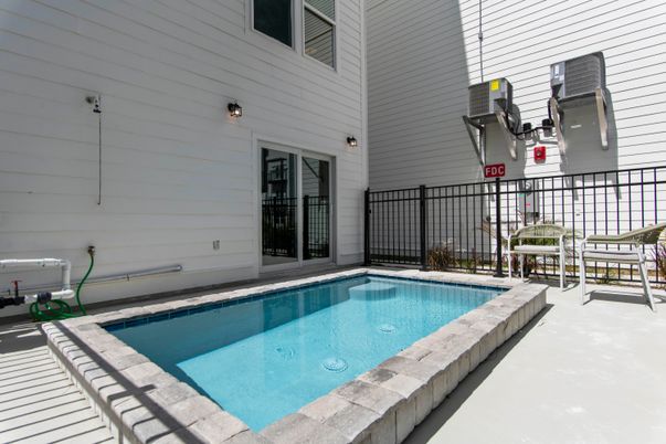 Exterior, Pool