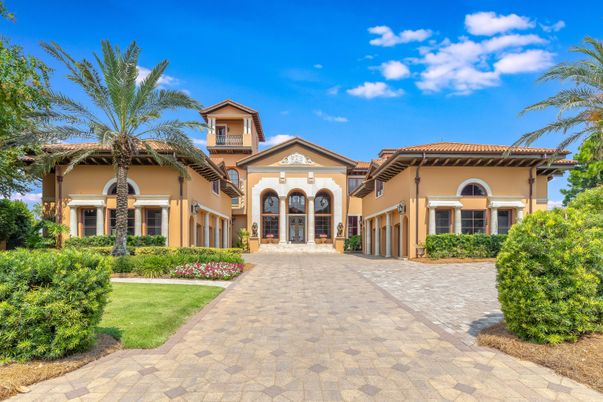Exterior, Facade, Mediterranean