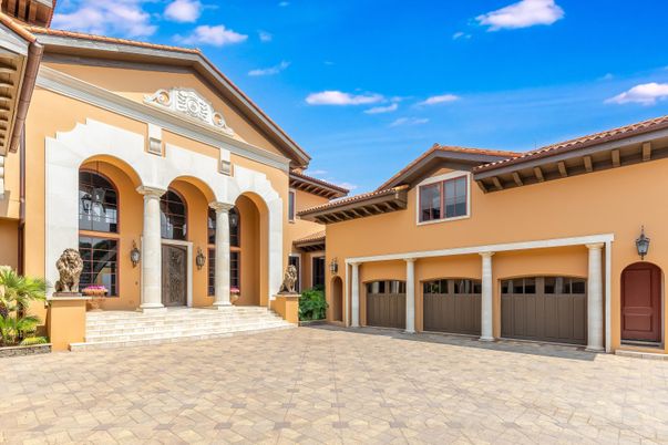 Attached, Exterior, Facade, Mediterranean