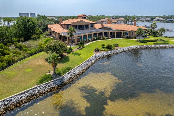 Exterior, Lake
