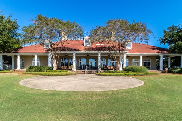 Backyard, Exterior, Facade, Ranch