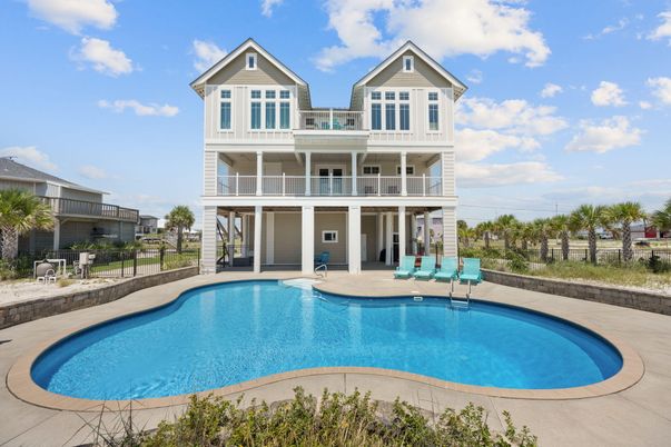 Exterior, Facade, Pool, Queen Anne Victorian
