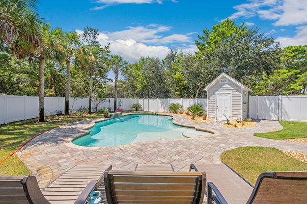 Exterior, Pool