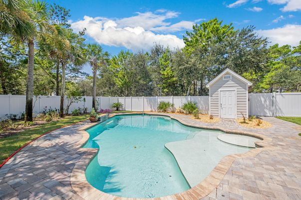 Exterior, Pool