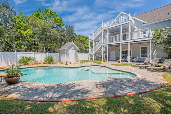 Exterior, Pool