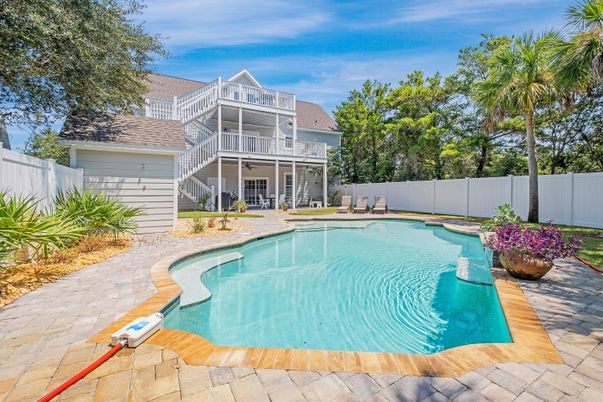 Exterior, Pool