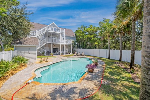Exterior, Pool