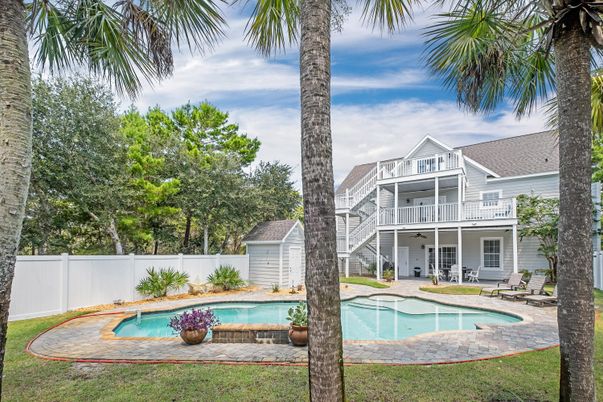 Exterior, Pool