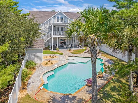 Exterior, Pool