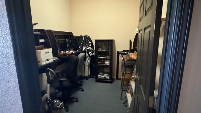 Home Office, Interior