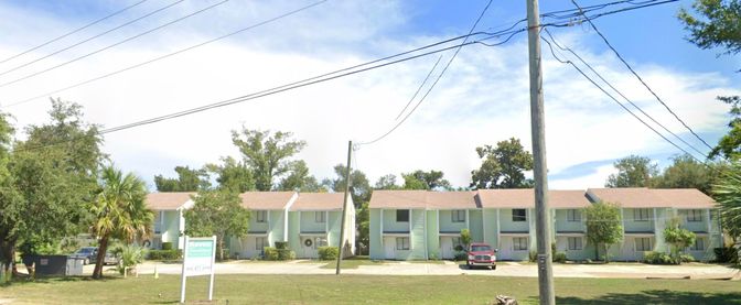 Exterior, Facade, Ranch