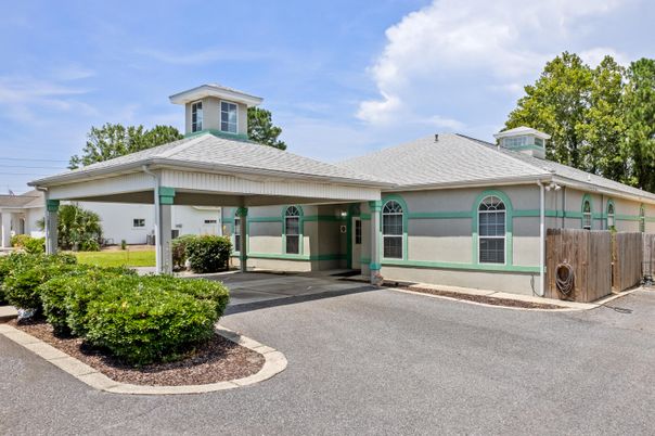 Exterior, Facade, Ranch