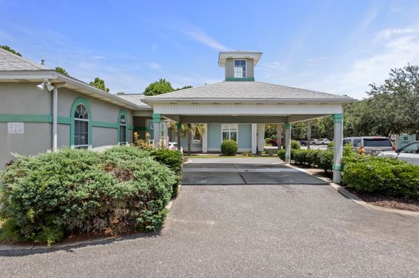 Exterior, Facade, Ranch