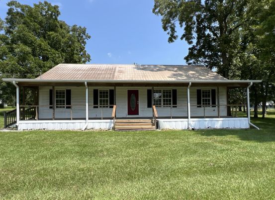 Backyard, Exterior, Facade, Ranch