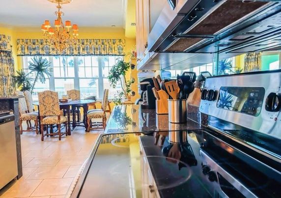 Chandelier, Dining room, Interior, Kitchen