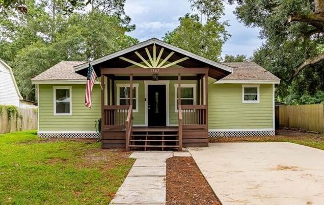 Exterior, Facade, None