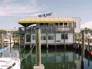 Exterior, Lake