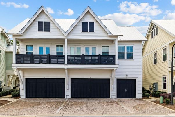 Attached, Exterior, Facade, Farmhouse