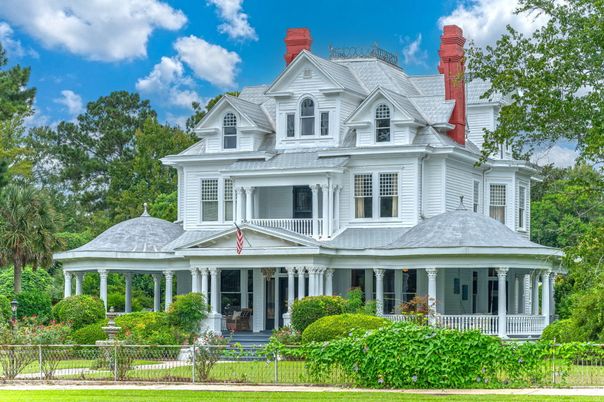Exterior, Facade, Queen Anne Victorian