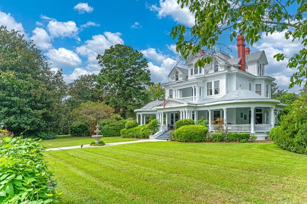 Backyard, Exterior, Facade, Queen Anne Victorian
