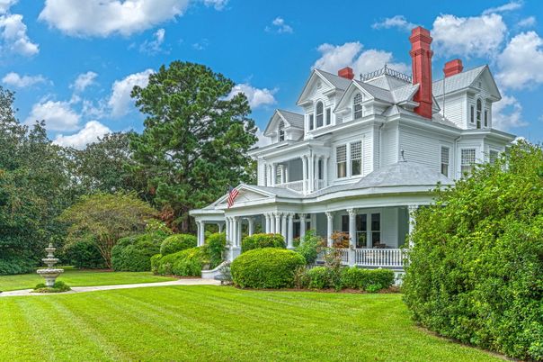 Backyard, Exterior, Facade, Queen Anne Victorian