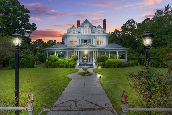 Backyard, Exterior, Facade, Queen Anne Victorian