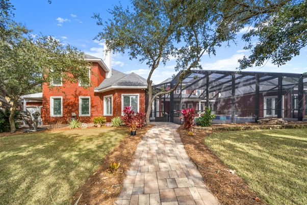 Backyard, Exterior, Facade, Brick Facade, Brick Traditional