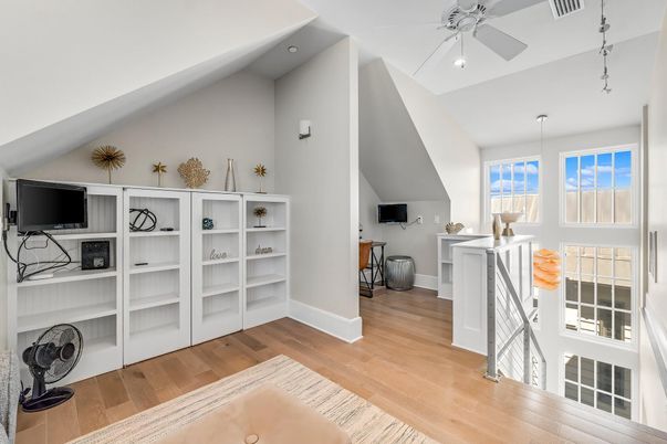 Interior, Recessed Lighting, Wood Texture Flooring