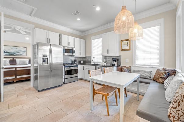 Dining room, Interior, Kitchen, Pendant Lights, Recessed Lighting, Stainless Steel Appliances
