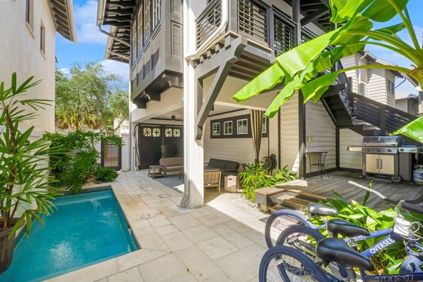 Exterior, Pool