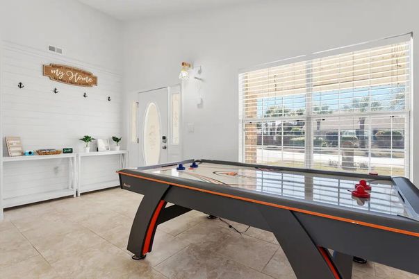 Billiard Table, Game Room, Interior