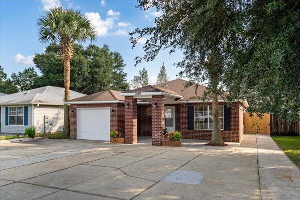 Attached, Exterior, Facade, Brick Facade, Ranch