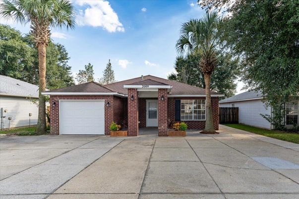 Attached, Exterior, Facade, Brick Facade, Ranch