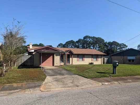 Attached, Exterior, Facade, Brick Facade, Ranch
