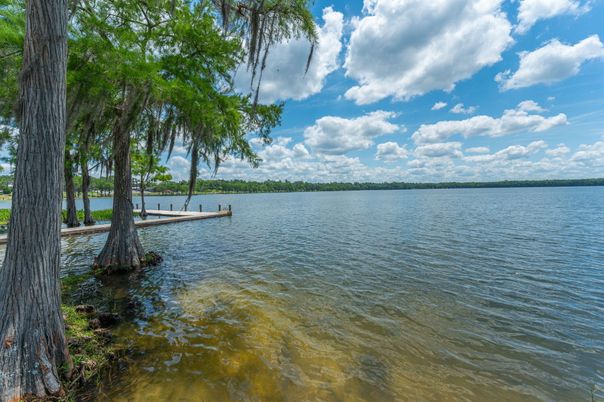 Exterior, Lake