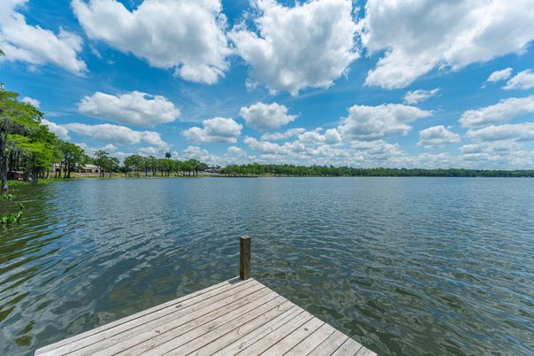 Exterior, Lake