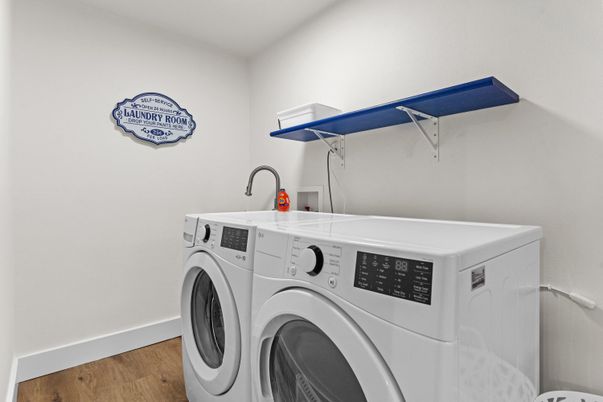 Interior, Washer, Wood Texture Flooring